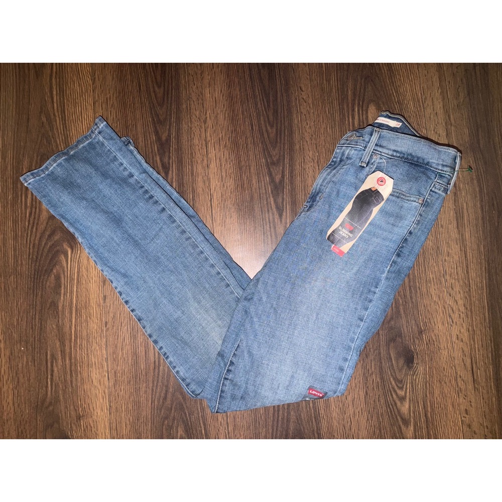 NWT Levi's Slimming Straight Jeans Womens 28